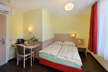 Economy Double Room with Air Conditioning