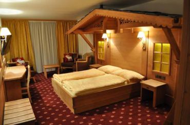 Swiss Chalet Room (2-4 beds)