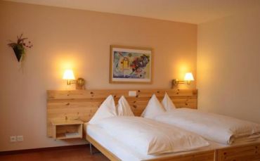 Economy Double Room with Ski Pass or Arosa Card