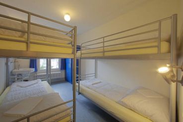 Single Bed in Mixed Dormitory Room