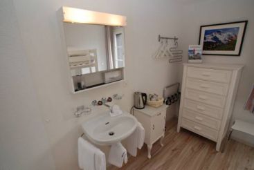 Single Room with Shared Bathroom