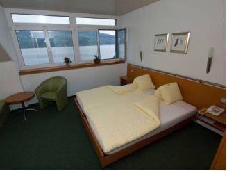 Двухместный номер с 2 отдельными кроватями и видом на озеро