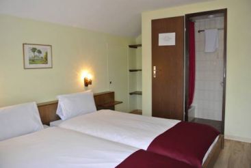 Double or Twin Room with Private Shower and Shared Toilet