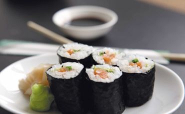 Sushi Restaurant `` Uchitomi ``
