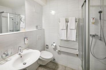 Budget Single Room with Shared Bathroom