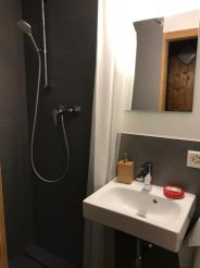 Бюджетний двомісний номер зі спільною ванною кімнатою