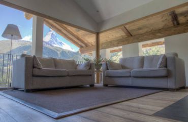 Three-Bedroom Apartment with Balcony and Matterhorn View