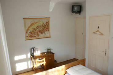 Двухместный номер с 2 отдельными кроватями и общей ванной комнатой — 2 этаж